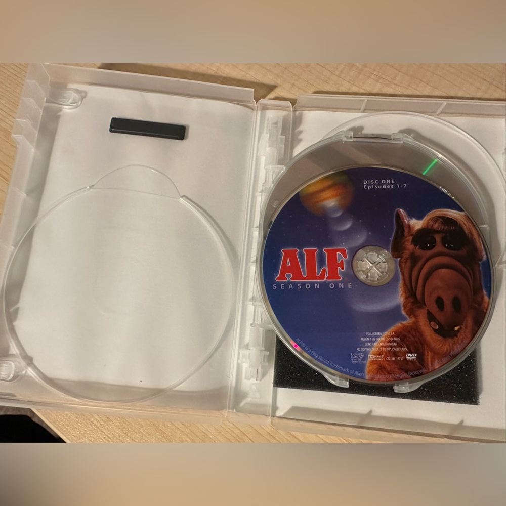 ALF Season One Four-Disc Set - Blue Cover - Picture 5 of 5